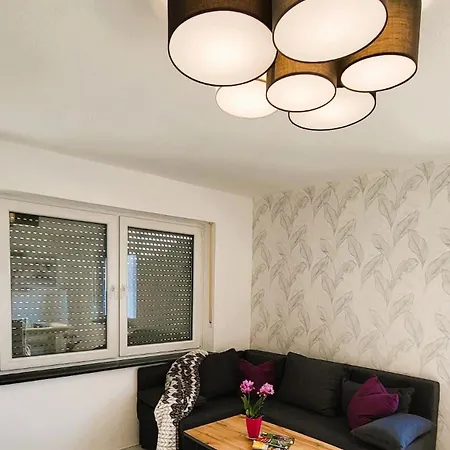 Gemuetliche Ferienwohnung Whole Apartment Merlion 65Sqm, Wlan Wifi, 3 Zi Rooms, Taubertal Kgh